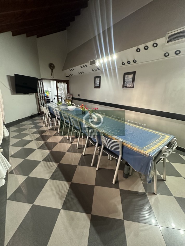 Venta casa 5 ambientes.