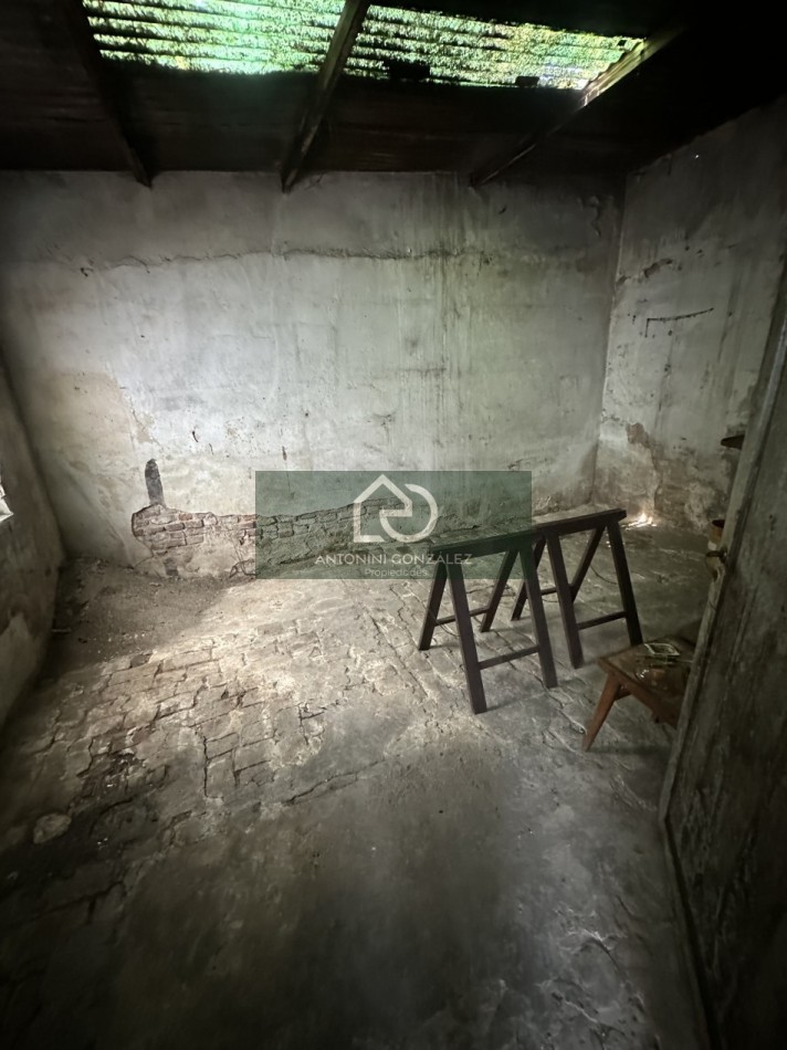 Venta casa a refaccionar o demoler.