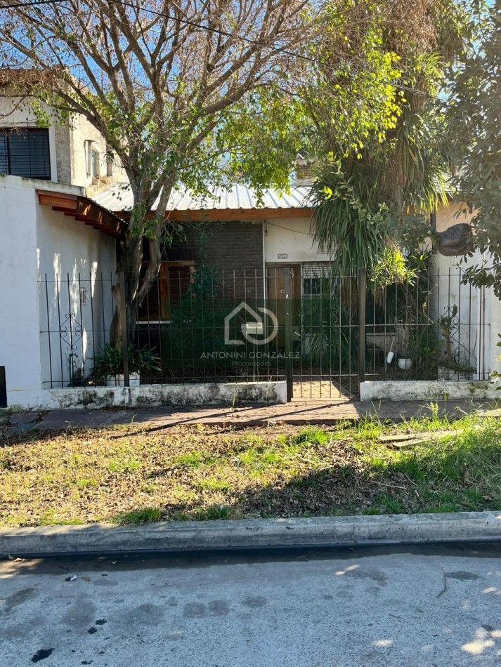 CASA EN VENTA EN ITUZAINGO NORTE A REFACCIONAR