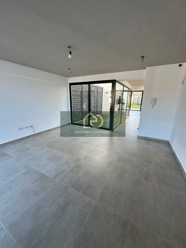 VENTA CASA 5 AMBIENTES A ESTRENAR ITUZAINGO NORTE