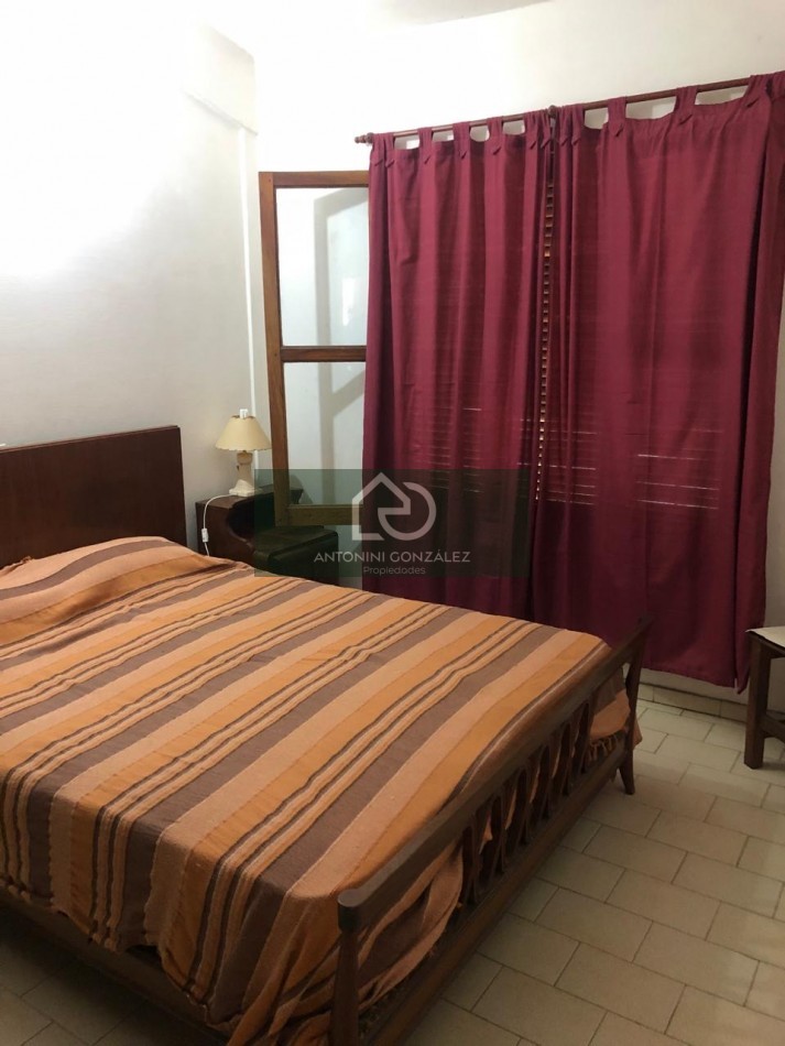 Venta casa en block de 3 ambientes mas monoambiente.