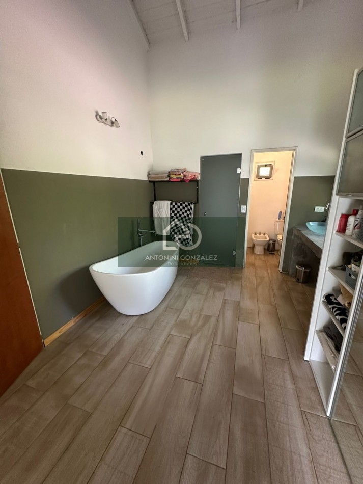 Casa 6 Ambientes en Planta Baja - Parque Leloir | Totalmente Reciclada