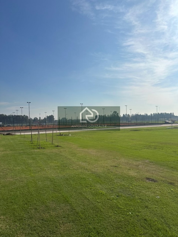 LOTE EN VENTA - ST. THOMAS CHICO