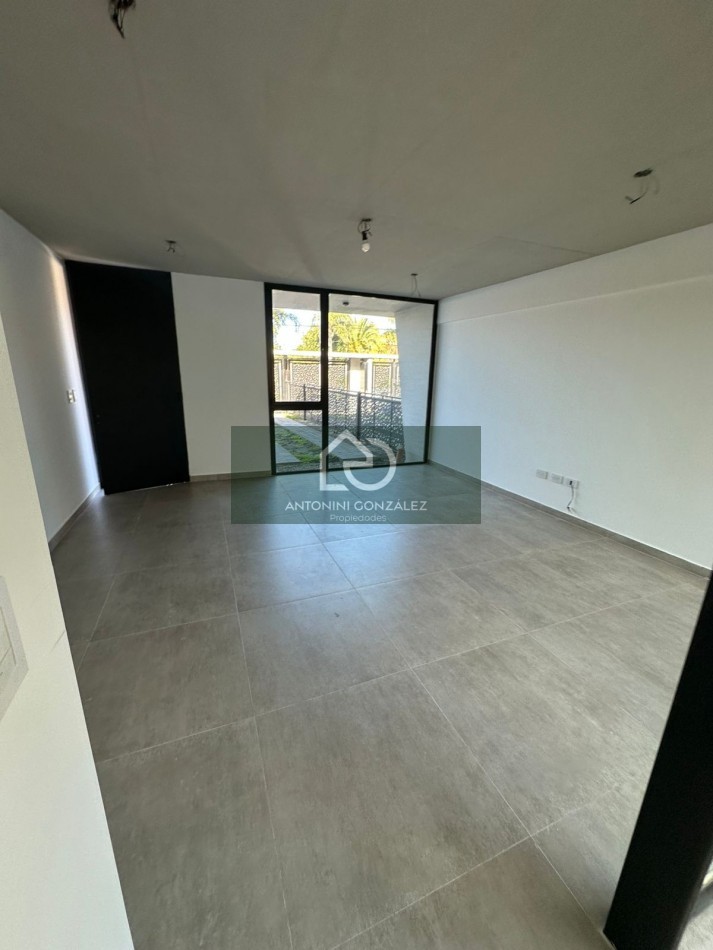 VENTA CASA 5 AMBIENTES A ESTRENAR ITUZAINGO NORTE