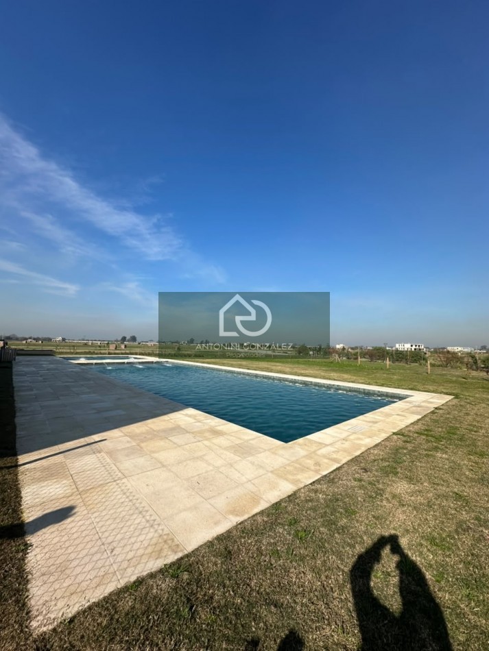 LOTE EN VENTA - ST. THOMAS CHICO