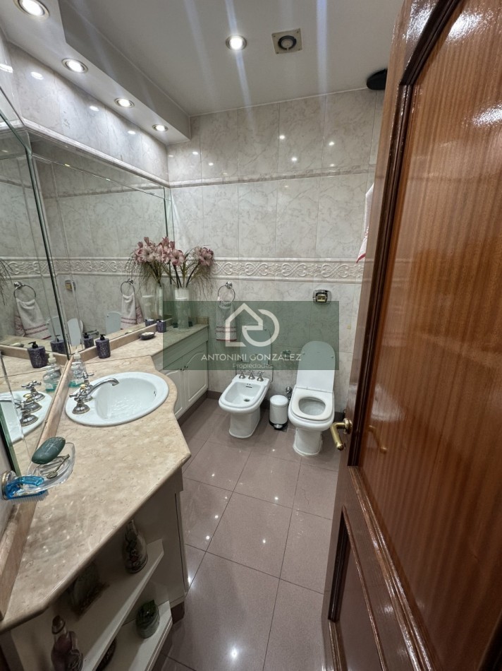 Venta casa 5 ambientes.