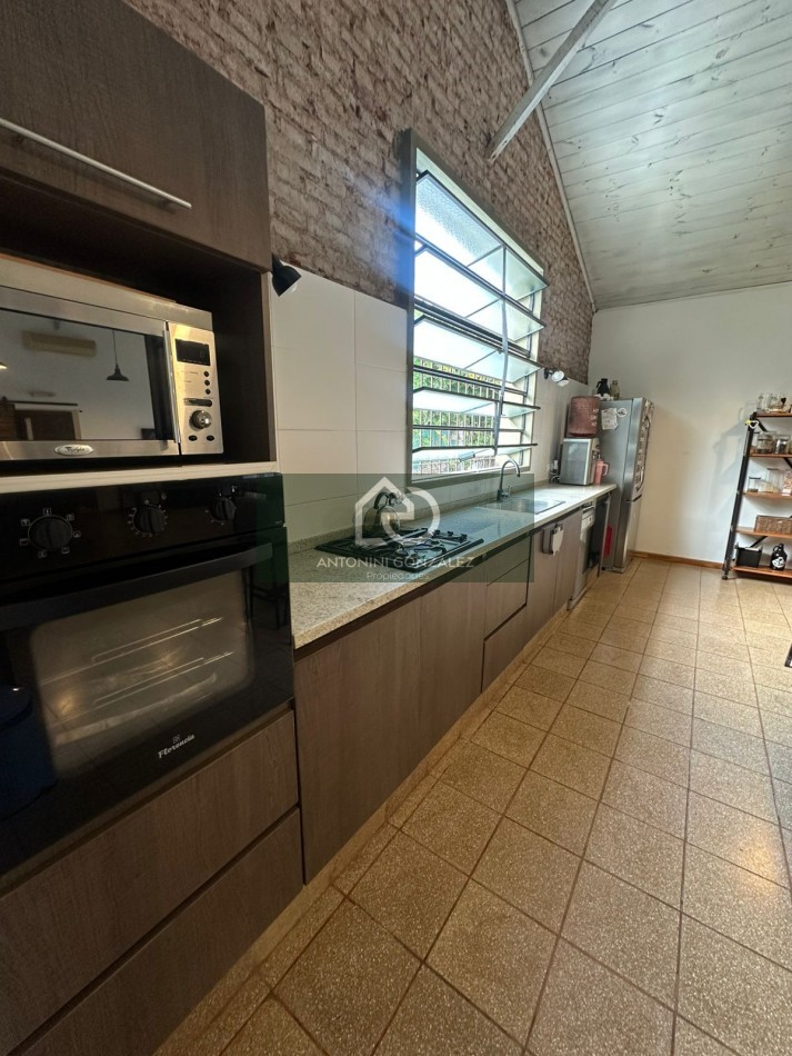 Casa 6 Ambientes en Planta Baja - Parque Leloir | Totalmente Reciclada