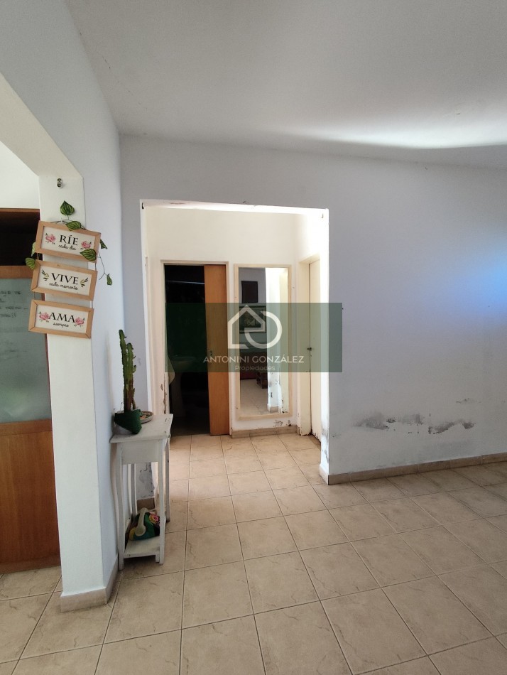 Casa 3 ambientes + local en venta