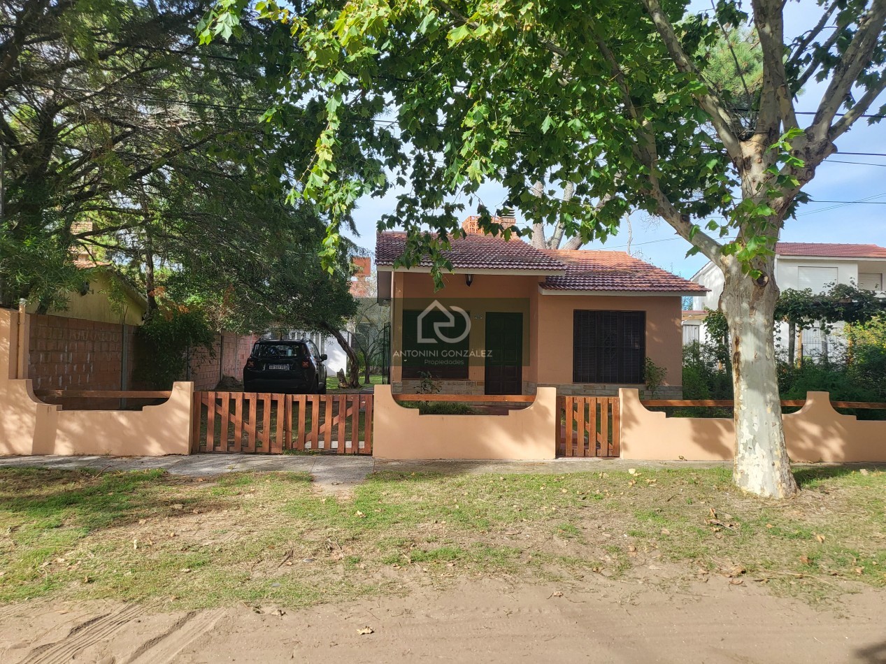 Venta casa en block de 3 ambientes mas monoambiente.
