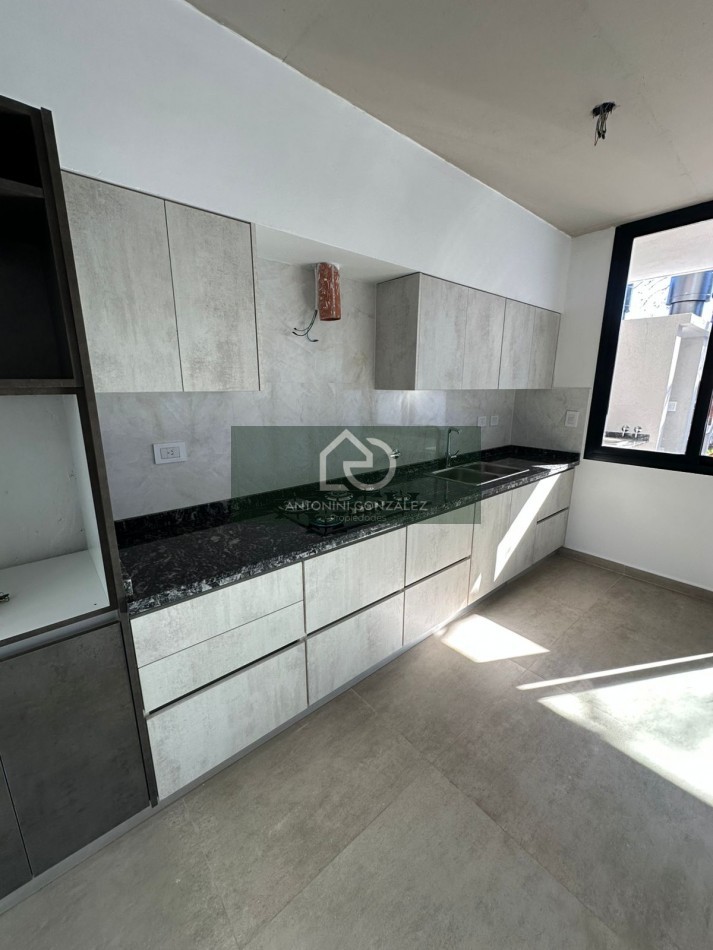 VENTA CASA 5 AMBIENTES A ESTRENAR ITUZAINGO NORTE