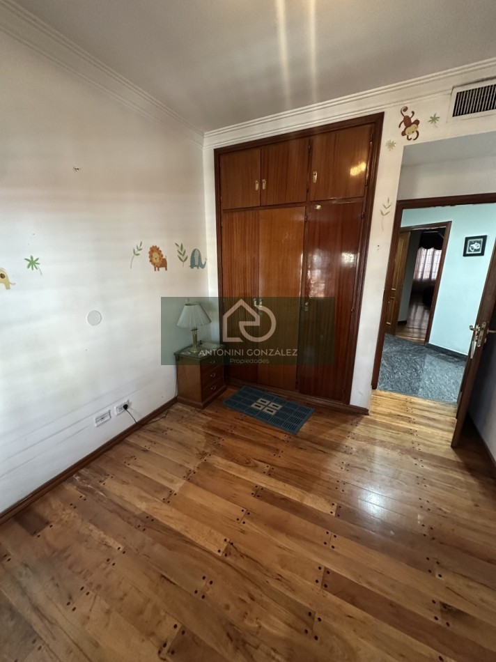 Venta casa 5 ambientes.