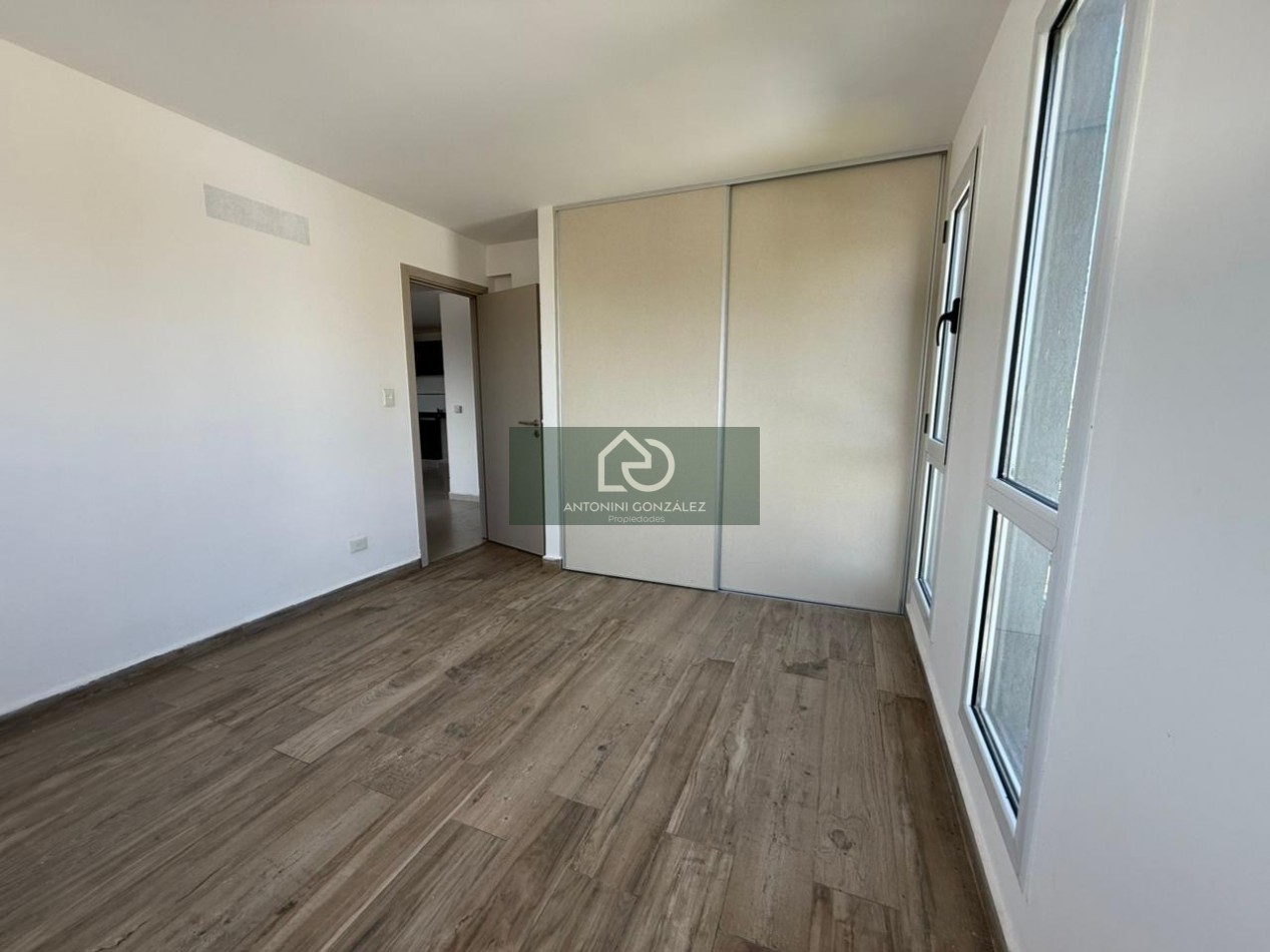 Alquiler 4 ambientes con cochera y parrilla