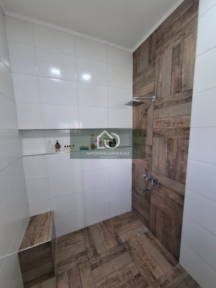  Casa Moderna sobre Lote de 650m2 con Piscina en La Reja (Moreno)