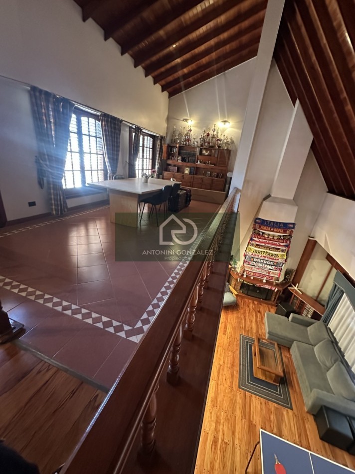 Venta casa 5 ambientes.