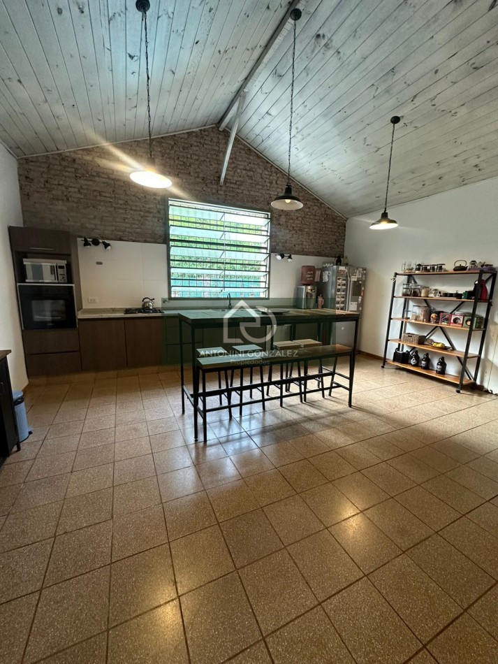 Casa 6 Ambientes en Planta Baja - Parque Leloir | Totalmente Reciclada