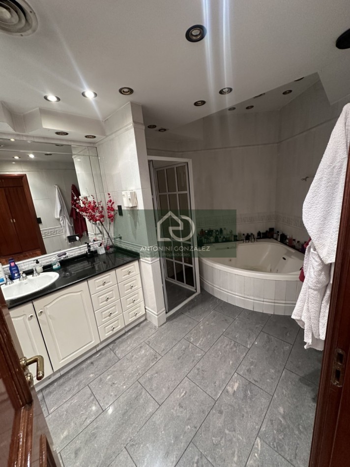 Venta casa 5 ambientes.