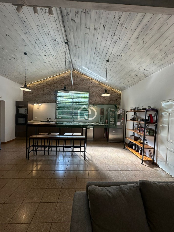 Casa 6 Ambientes en Planta Baja - Parque Leloir | Totalmente Reciclada