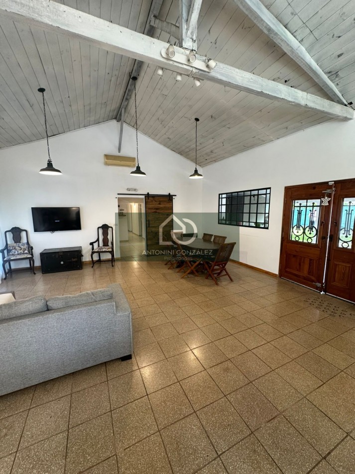 Casa 6 Ambientes en Planta Baja - Parque Leloir | Totalmente Reciclada