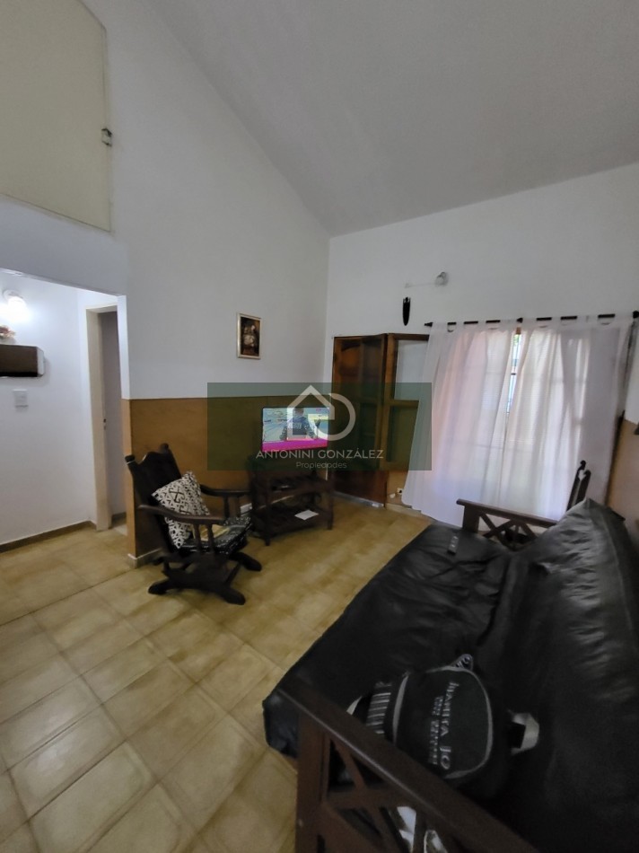Venta casa en block de 3 ambientes mas monoambiente.