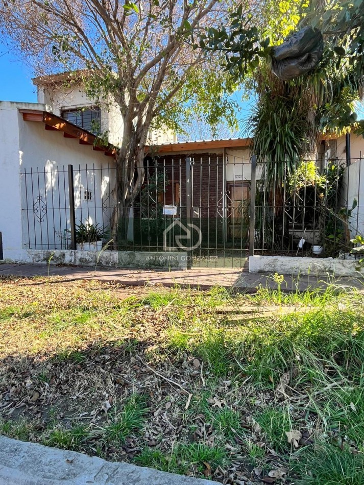 CASA EN VENTA EN ITUZAINGO NORTE A REFACCIONAR