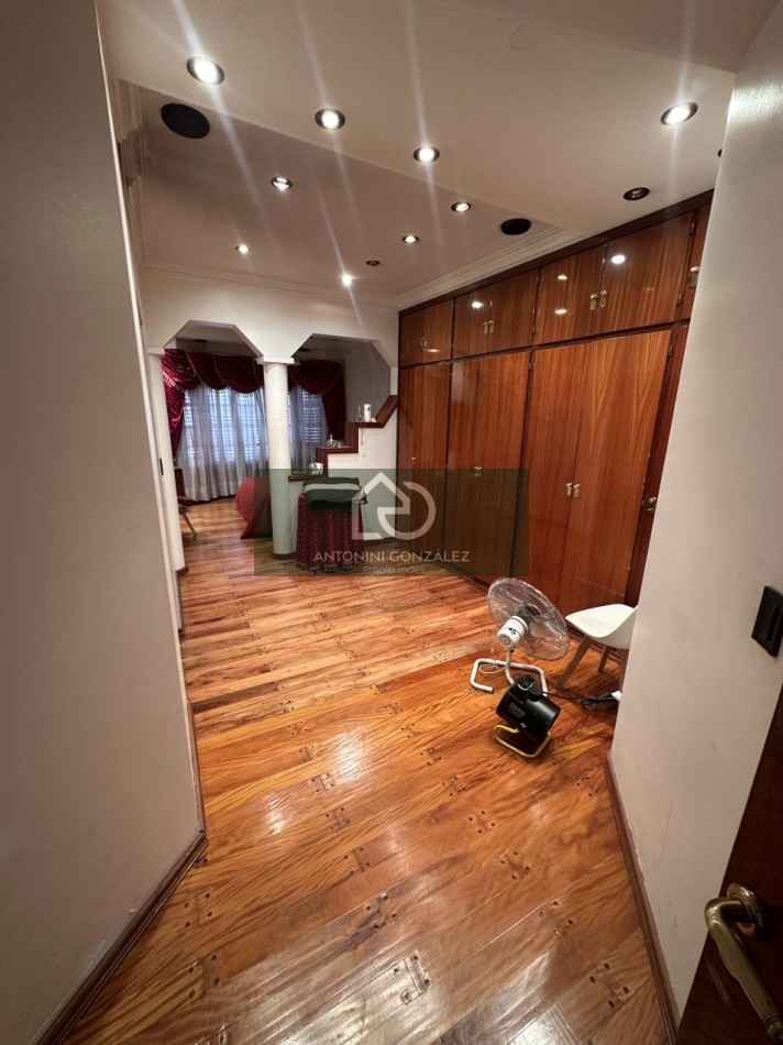 Venta casa 5 ambientes.