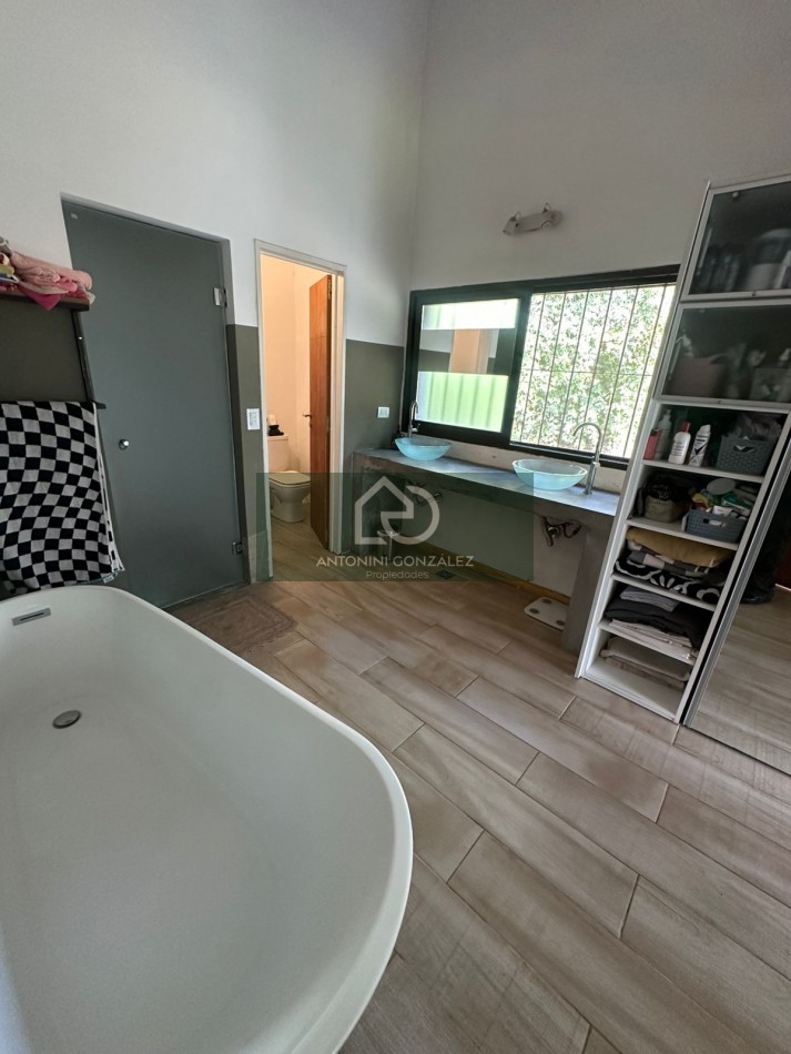 Casa 6 Ambientes en Planta Baja - Parque Leloir | Totalmente Reciclada