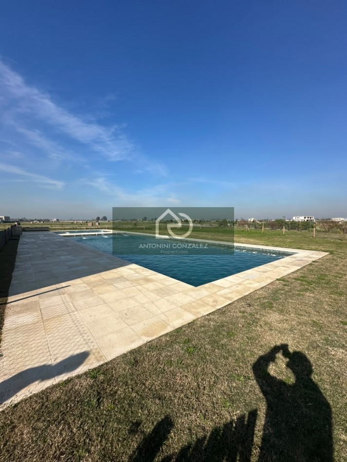 LOTE EN VENTA - ST. THOMAS CHICO