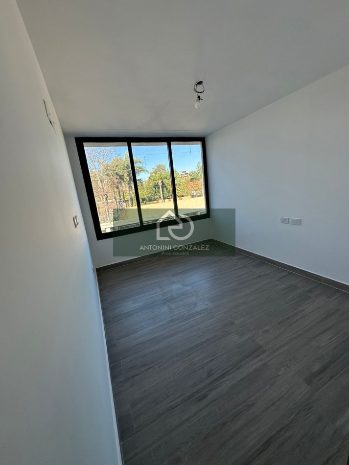 VENTA CASA 5 AMBIENTES A ESTRENAR ITUZAINGO NORTE