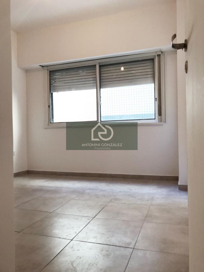 Departamento 2 Ambientes al Frente en Escalada 120 | Balcon Propio | Terraza y Laundry