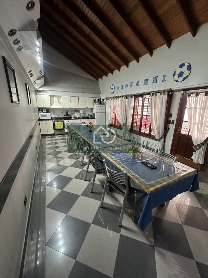 Venta casa 5 ambientes.