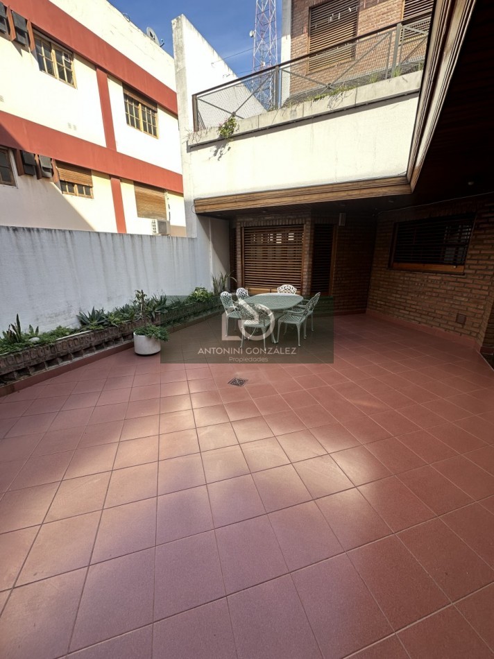 Venta casa 5 ambientes.