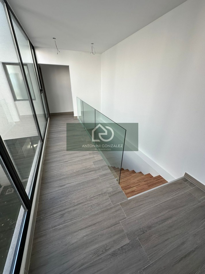 VENTA CASA 5 AMBIENTES A ESTRENAR ITUZAINGO NORTE