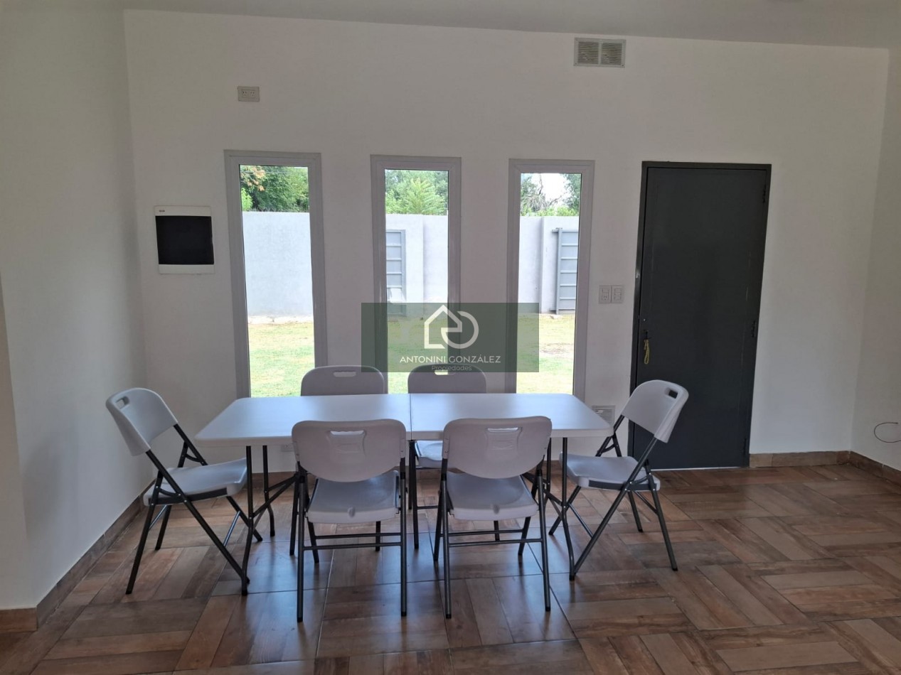  Casa Moderna sobre Lote de 650m2 con Piscina en La Reja (Moreno)