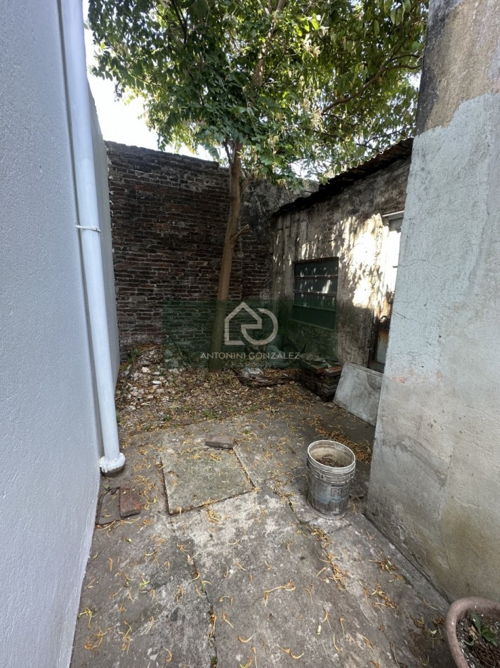 Venta casa a refaccionar o demoler.