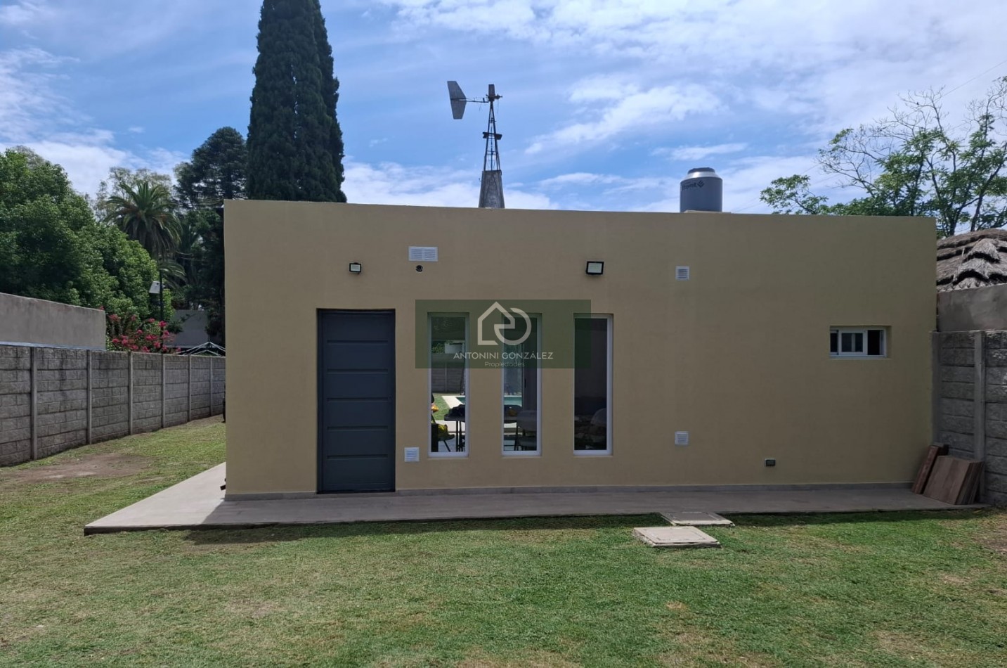  Casa Moderna sobre Lote de 650m2 con Piscina en La Reja (Moreno)