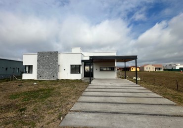 Casa a estrenar 4 ambientes en barrio los juncos.