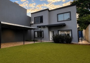 Casa 4 ambientes, cochera parrilay pileta en Padua.
